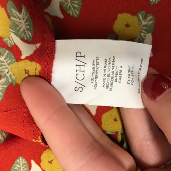 CABI- WOMEN'S SMALL - RED FLORAL LONG LEEVE BUTTON COLLARED PULL-OVER TOP 3947 - Picture 5 of 5